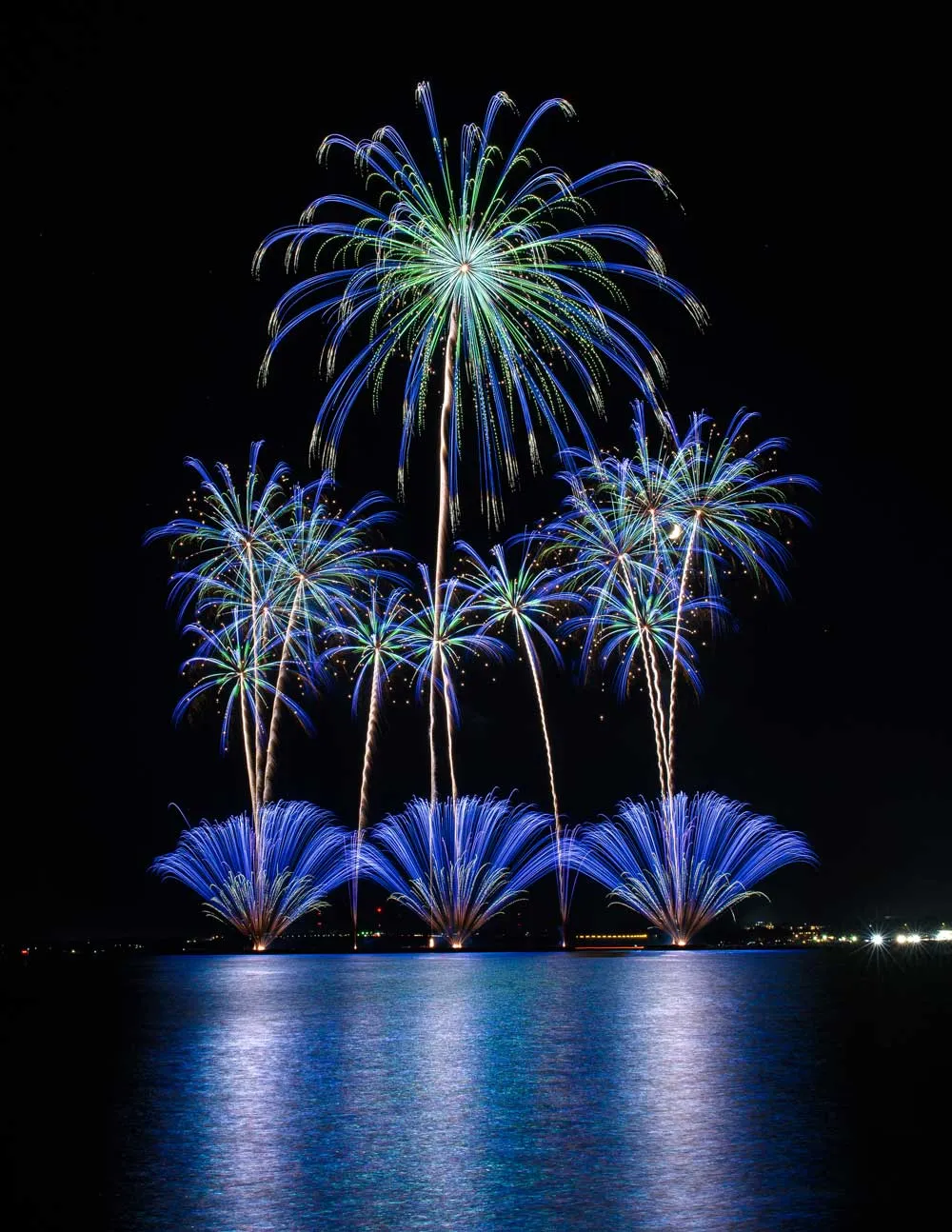 スターマイン（青八方咲）